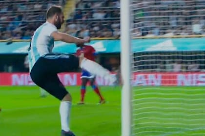 Higuaín, protagonista de los memes en las redes