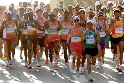 Hijo de un minero y con pasado de taxista, Héctor Garibay, de Bolivia, compitió en la maratón de París 2024 y finalizó 60°