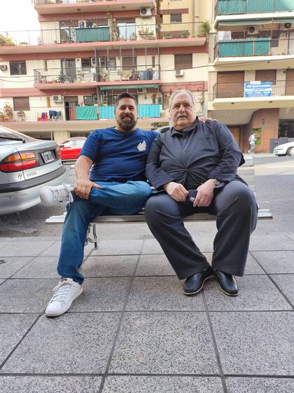 Hijo y padre en un negocio que se mantiene fiel a sus recetas originales.