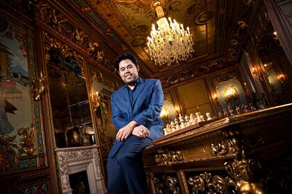 Hikaru Nakamura posa en el Palacio de Santoña de Madrid durante el Torneo de Candidatos (PHOTO CHESS)