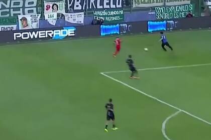 Hilario también estuvo en problemas en el partido contra Independiente