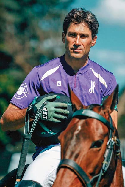 Hilario Ulloa, capitán de La Hache, fue el máximo goleador del partido: hizo 7 goles