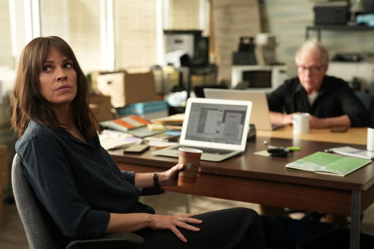 Hilary Swank es la protagonista de una interesante serie que llega este mes a Star+: El diario de Alaska