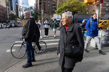 Jaffe solo cuenta con unas pocas afecciones médicas leves producto de la edad (Jackie Molloy for KFF Health News)