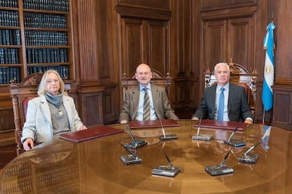Hilda Kogan, Daniel Soria y Sergio Torres, los tres integrantes de la Suprema Corte bonaerense