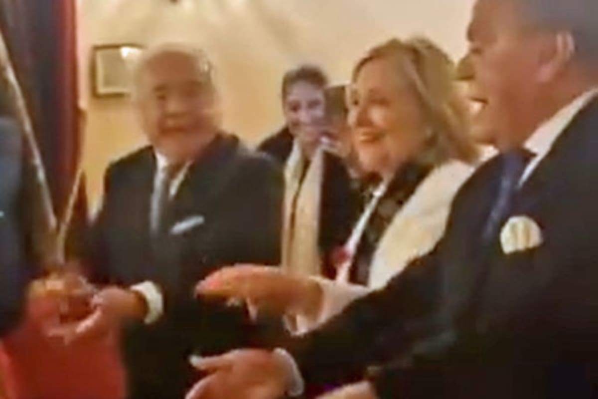 Hillary Clinton baila Macarena en Seviilla