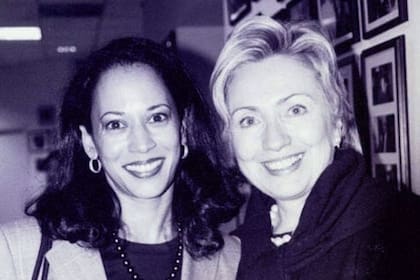 Hillary Clinton junto a Kamala Harris