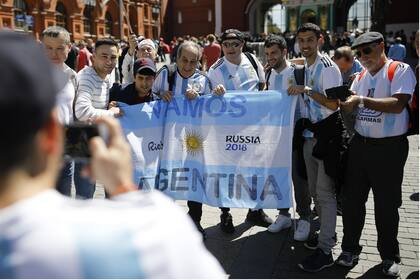 Hinchas argentinos en la Plaza Roja de Moscú