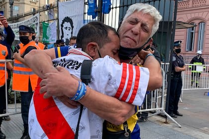 Hinchas de Boca y de River comparten el mismo dolor