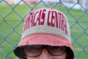 Hinchas de Barracas Central en el estadio Chiqui Tapia