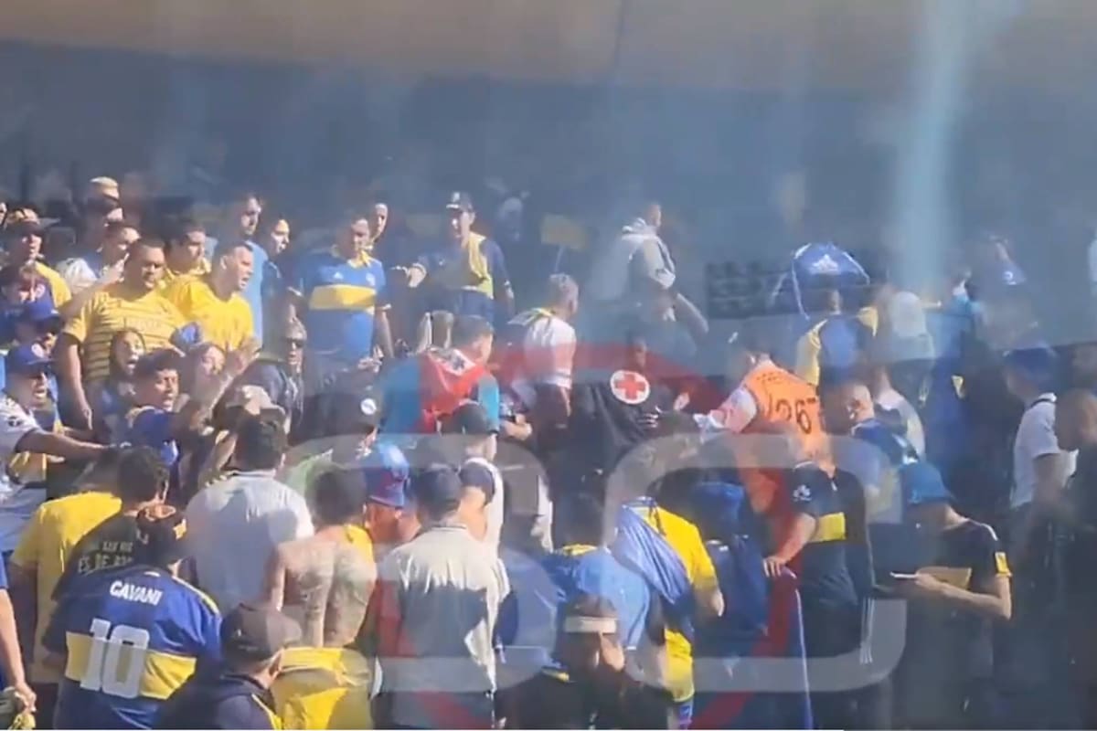 Hinchas de Boca descubrieron a un simpatizante de River infiltrado en la tribuna y le pegaron