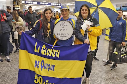 Hinchas de Boca que viajan a Brasil para ver la final de la Copa Libertadores. Nicole Chantal Ocampo , Desiree Ocampo y Naara Cruz , del barrio de la Boca