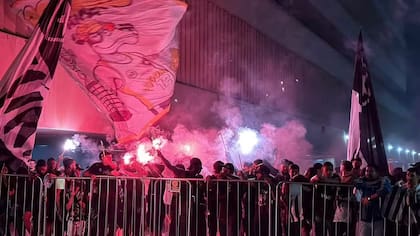 Hinchas de Botafogo esperando la llegada de Ziyech.