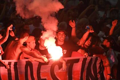 Hinchas de River en Mar del Plata