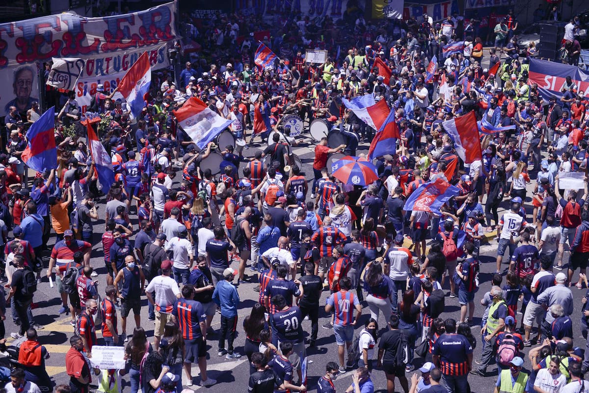 Hinchas de San Lorenzo marcharon a la Legislatura