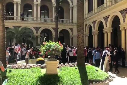 Hinchas dentro de la Casa Rosada