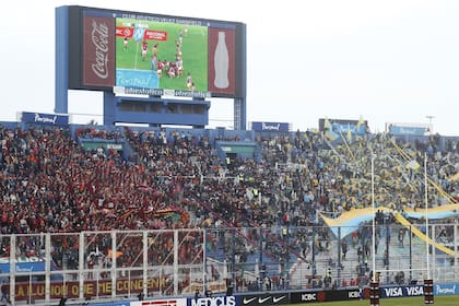 Hindú-Newman, la final del Nacional de clubes de 2018 se jugó en Vélez, después de un partido de los Jaguares con Stormers; por la identificación de los clubes, el colorido en las tribunas superó claramente a los hinchas de la franquicia, que pudieron ver ambos encuentros.
