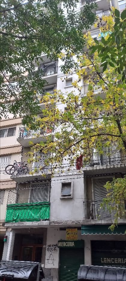 Hipólito Yrigoyen 2520, Balvanera