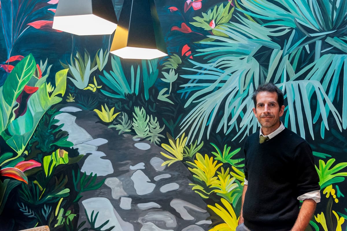 Historiador francés especializado en cultura china e historietista, escribió el guion de Un cowboy en París, el más reciente álbum de Lucky Lucke