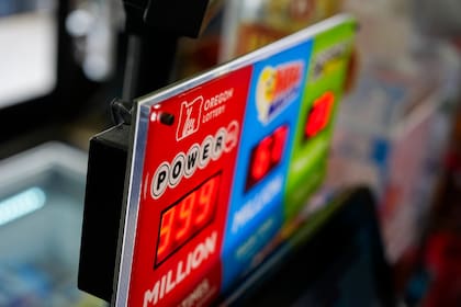 Historias de grandes fracasoso con Powerball; reír para no llorar (AP Foto/Jenny Kane)