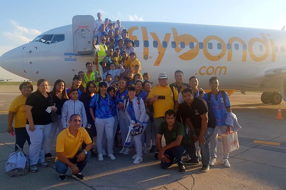 Historias mínimas a bordo: la emoción de volar por primera vez que contagió a chicos de la villa Carlos Gardel