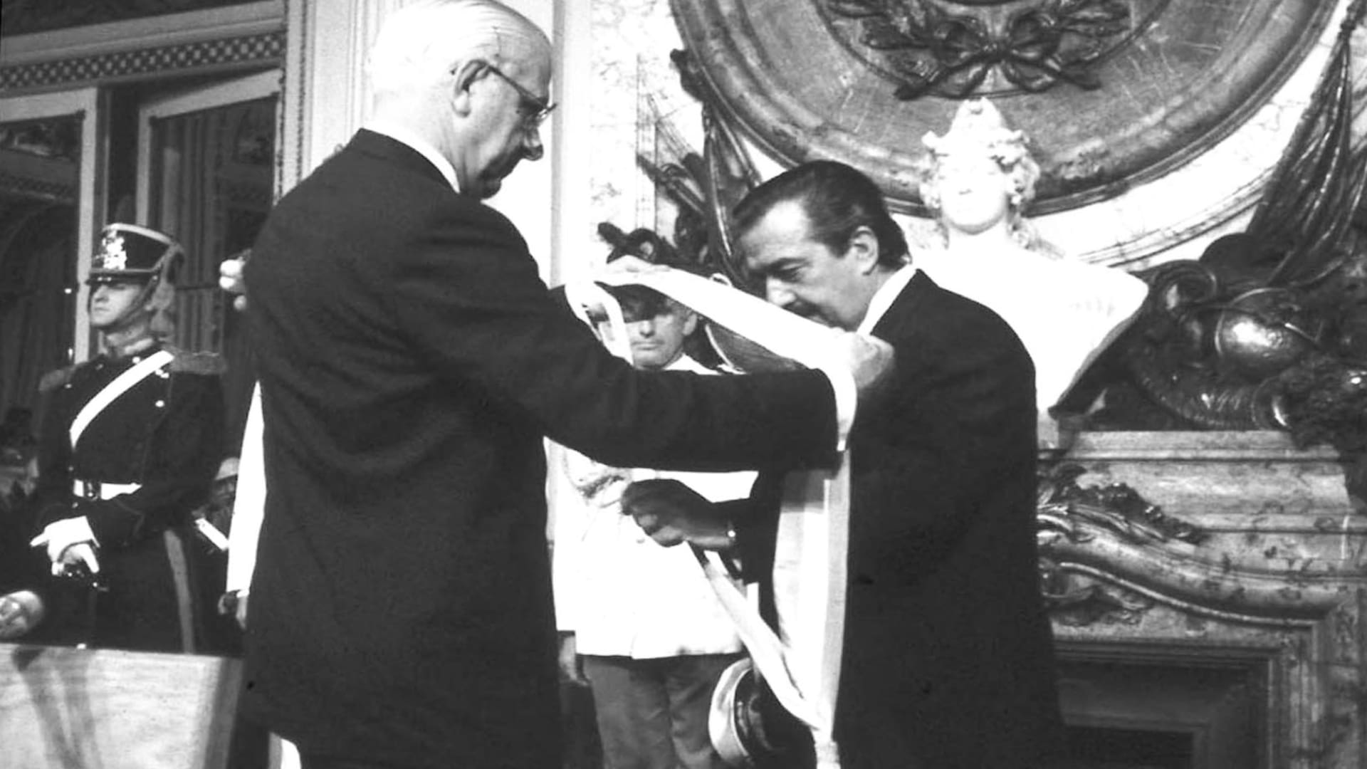 Histórica asunción de Alfonsín en 1983
