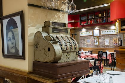 Históricos elementos gastronómicos en la decoración del salón