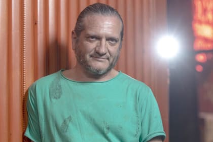 Histriónico, es best seller y llena teatros con un espectáculo que combina pensamiento y música; se queja de quienes desconfían de la divulgación: "La academia se ofende por una cuestión de poder"