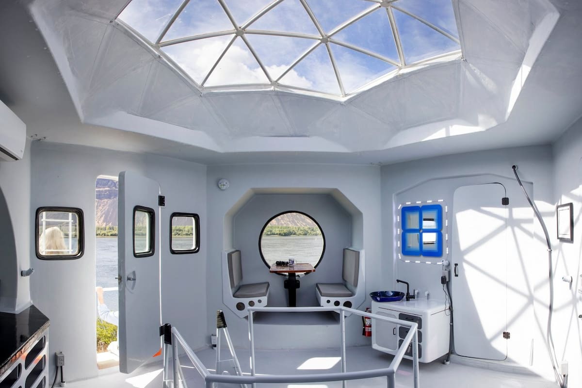 Hizo realidad su sueño de la infancia y construyo una minicasa inspirada en la nave de aterrizaje lunar del Apollo 11.