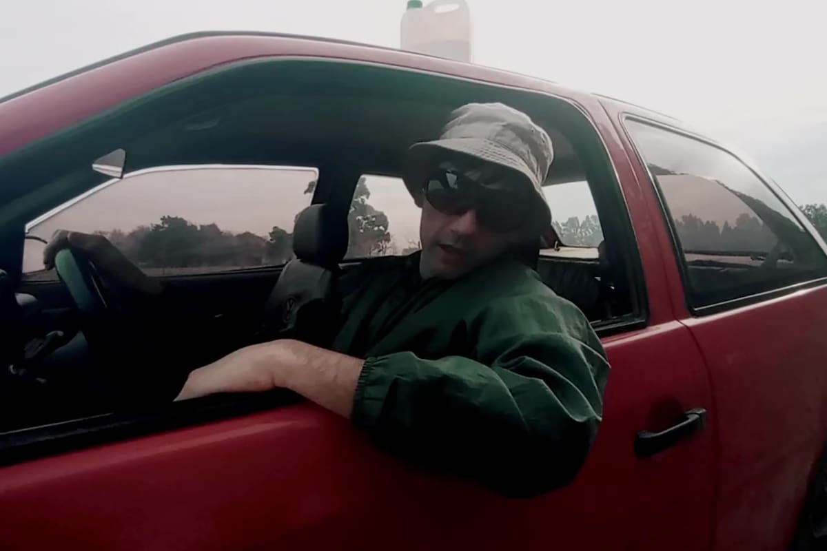 Hizo una canción con videoclip incluido para vender el auto de su papá y se hizo viral