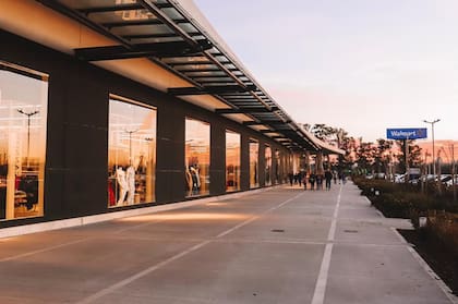 El Luxury Outlet funciona dentro del flamante shopping Luján Walk