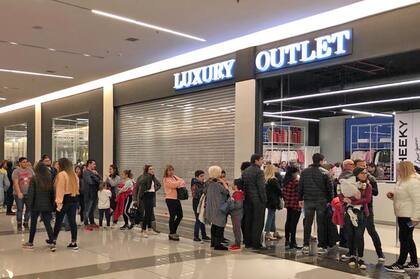La marca de origen sueco comenzó a venderse en el Luxury Outlet
