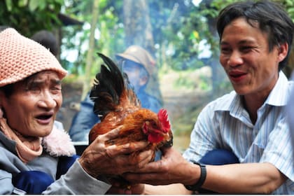 Ho Van Lang ayuda en las tareas del hogar