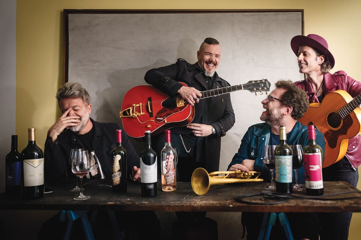 Hobby, merchandising, un gesto poético, una aventura empresarial. Cualquiera sea el motivo, son muchos los rockeros argentinos que buscan su propio vino