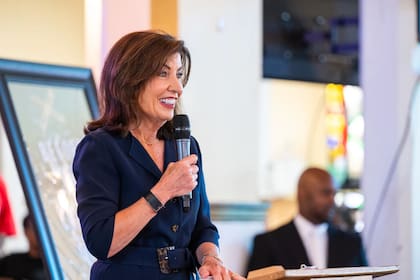 Hochul anunció que trasladará los planes de cobertura médica de millones de neoyorquinos