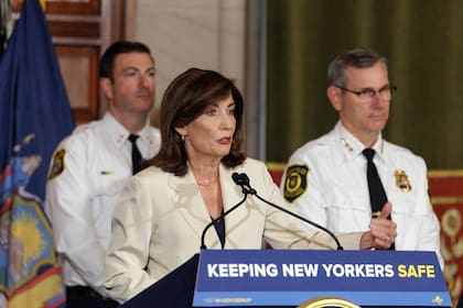 Hochul argumenta que las fuerzas de seguridad estatales deben priorizar la persecución de delitos graves y la seguridad pública