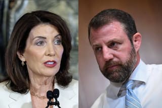 Hochul pide explicaciones al DHS: “Está construyendo en secreto la infraestructura necesaria para detener más personas”