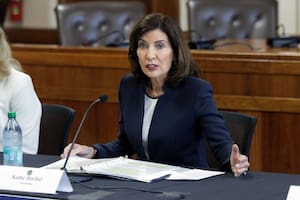 Kathy Hochul contra el fin del TPS: “Obligará a Nueva York a rescindir el empleo de esenciales”