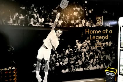 "Hogar de una Leyenda", reza la gigantografía de Federer que luce en la cafetería del club Old Boys, en Basilea.