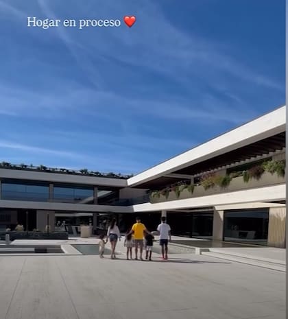 "Hogar en proceso", el mensaje de la influencer argentina sobre la remodelación de su ostentosa mansión en Portugal