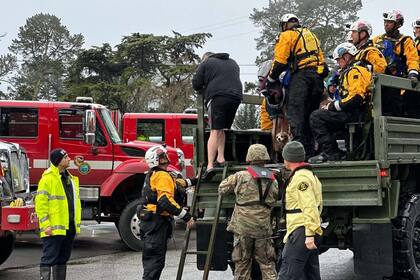Hogares sin electricidad, cortes en rutas y evacuación de personas son algunos efectos del clima severo en California