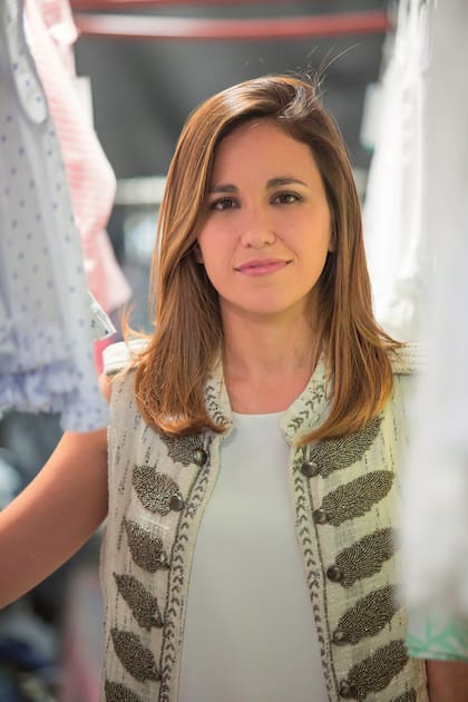 Paula está casada con Lisandro “Tato” Debernardi hace cuatro años: con él se convirtió en mamá de Felipe (3) y Simón (1). “Feli es un personaje, es muy ocurrente y observador. Simón todavía no habla, pero es tremendo”, cuenta.