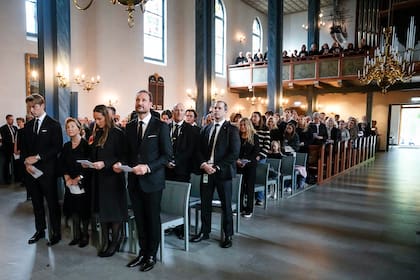 El sábado se celebró una misa en honor a Harald V en la iglesia de Asker y hasta allí fueron el Rey, la princesa Ingrid Alexandra, el príncipe Sverre Magnus y la reina Sonia
