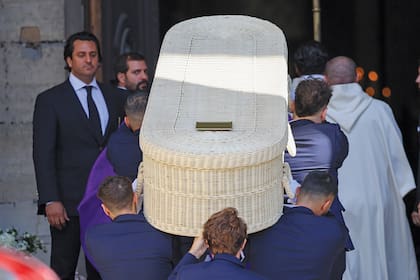 Mathilde Favier fue
despedida en un féretro de mimbre en una
ceremonia católica
que se extendió durante casi tres horas