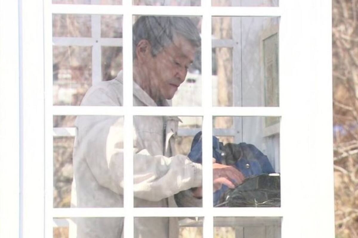 "Hola, Noboyuki, es papá. ¿Qué estás haciendo ahora? ¿Estás con mamá?", dice uno de los visitantes de la cabina.