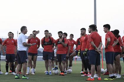 Holan dirige el entrenamiento en Japón