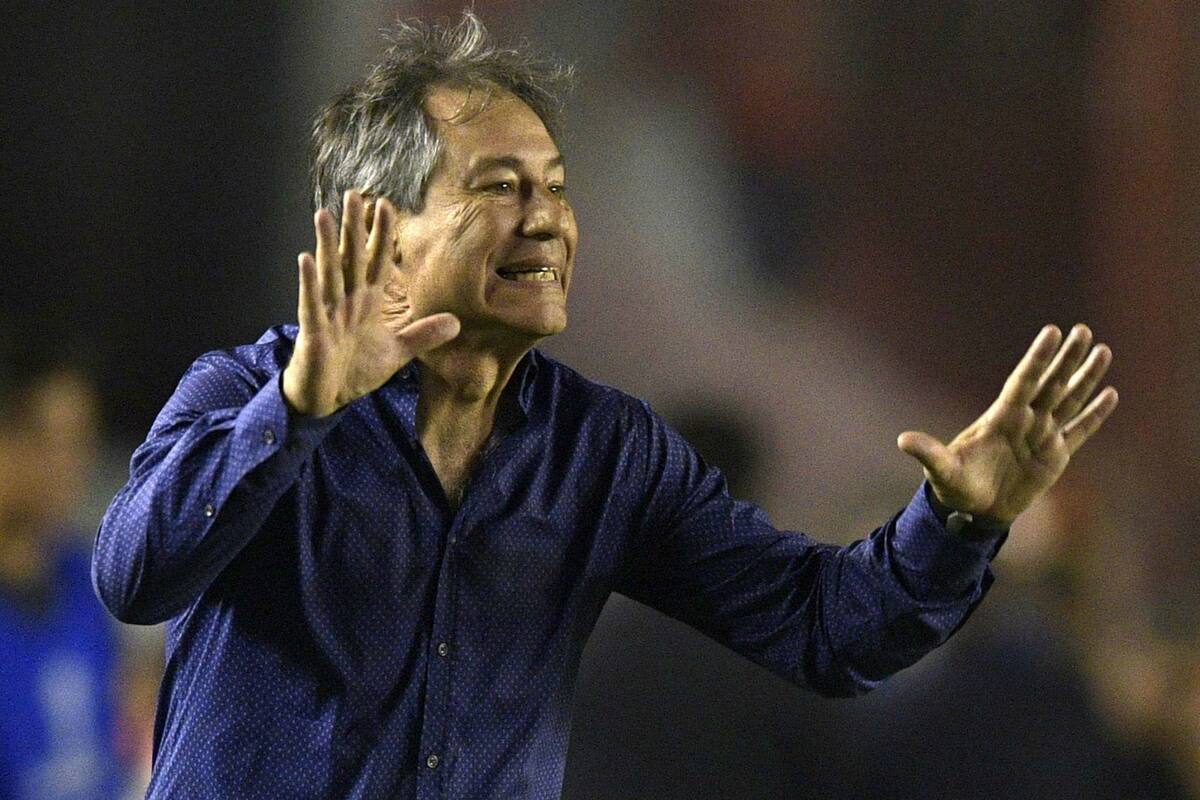 Holan sabe que llegan días decisivos para su futuro en Independiente