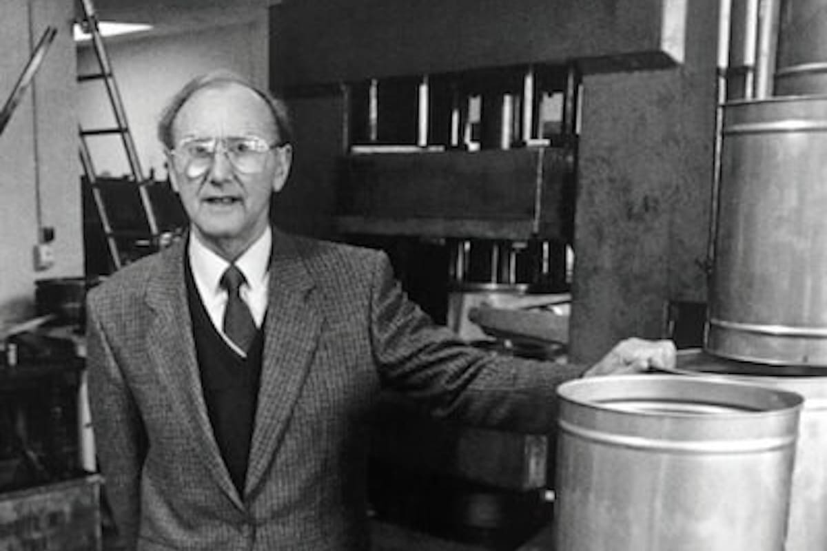 Holger Nielsen, el pionero