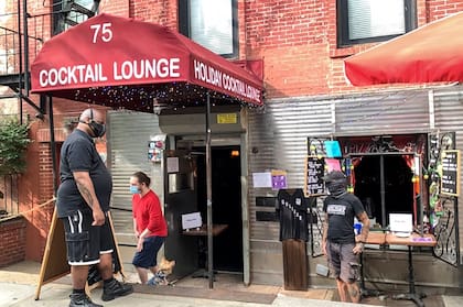 Holiday Cocktail Lounge, en el East Village, recibió de Frank Sinatra a Madonna.