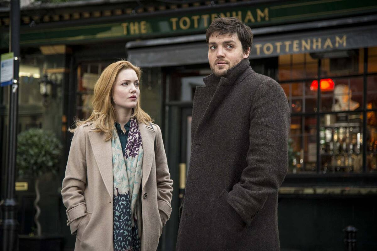 Holliday Grainger y Tom Burke en el policial en D.B.Strike